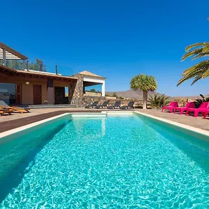  Villa Homeforguest Oasis With Swimming Pool In 4000m2 Garden